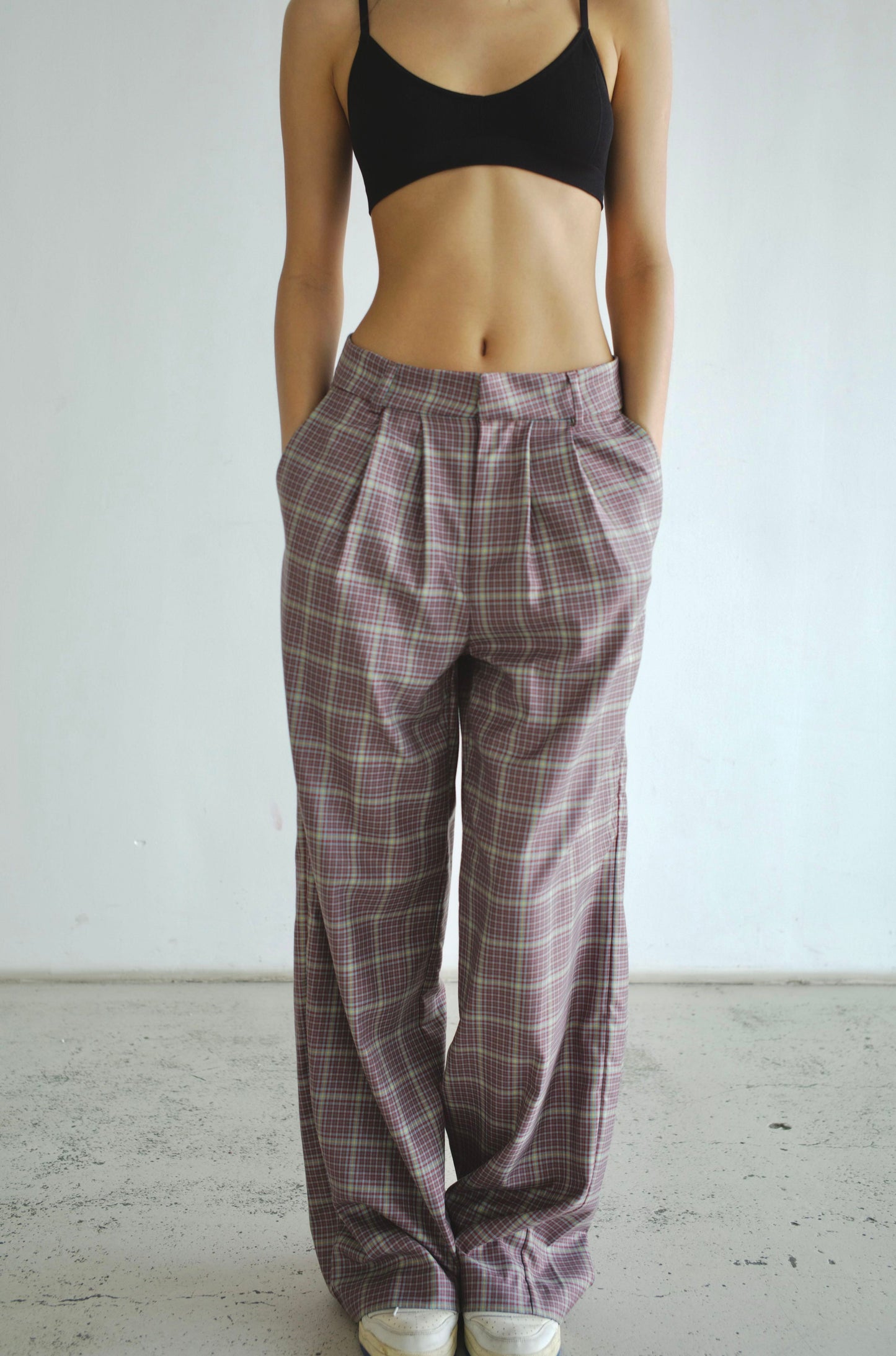 Pleated wide-leg pants